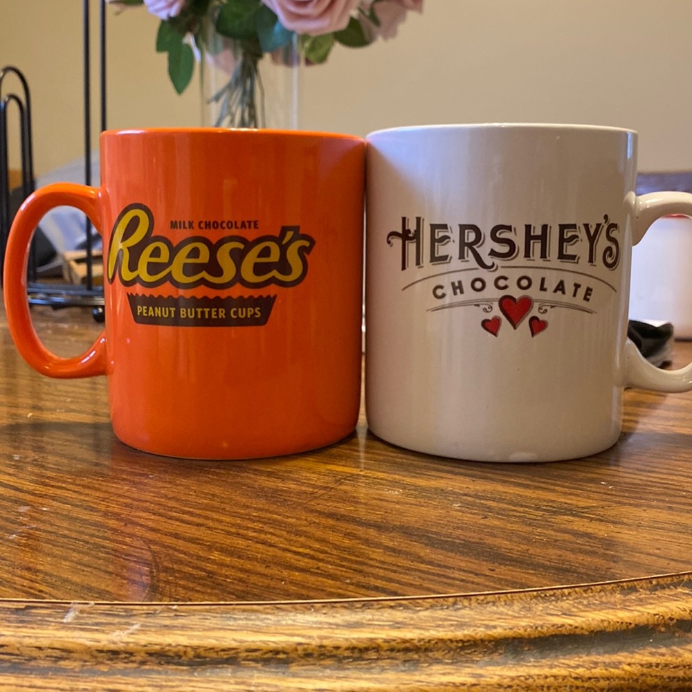 2 32 oz cups